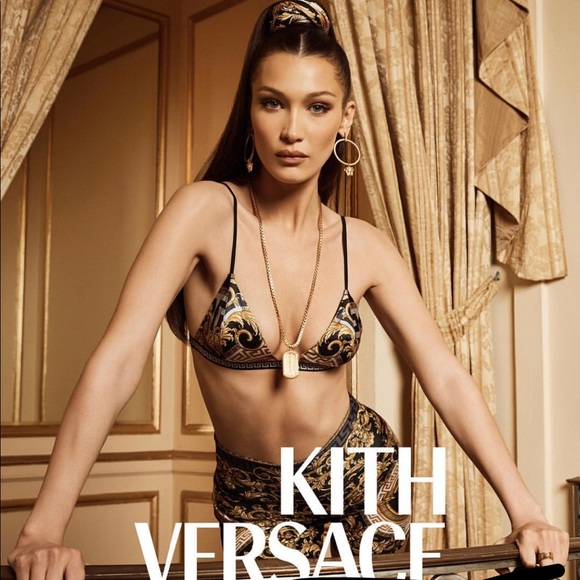 Kith X Versace Gold Medusa Hoop Earrings✨ - Picture 4 of 4